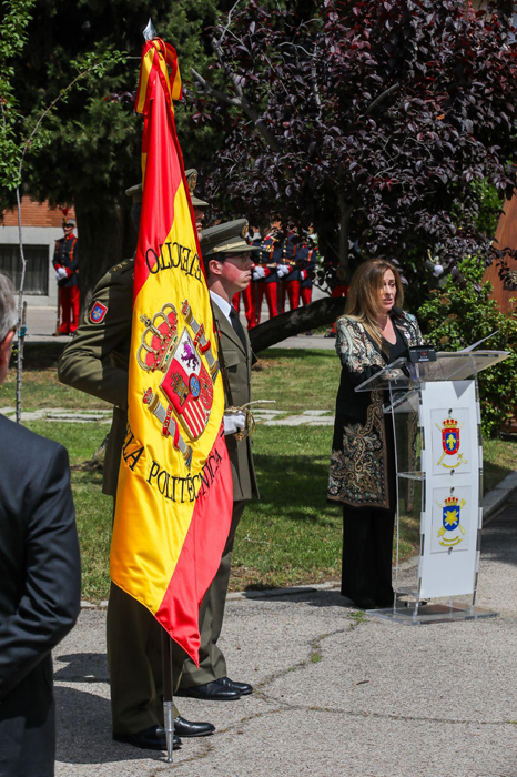 La Prof.ª María Paz García-Vera madrina de la entrega de la Enseña Nacional a la Escuela Politécnica Superior del Ejército (ESPOL) - 5